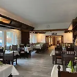 Отель Zum Dorfkrug *