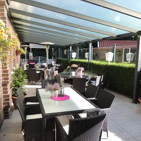 Zum Dorfkrug ホテル *