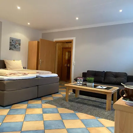 Zum Dorfkrug ホテル *