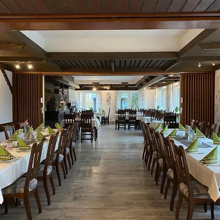 Zum Dorfkrug Hotel *
